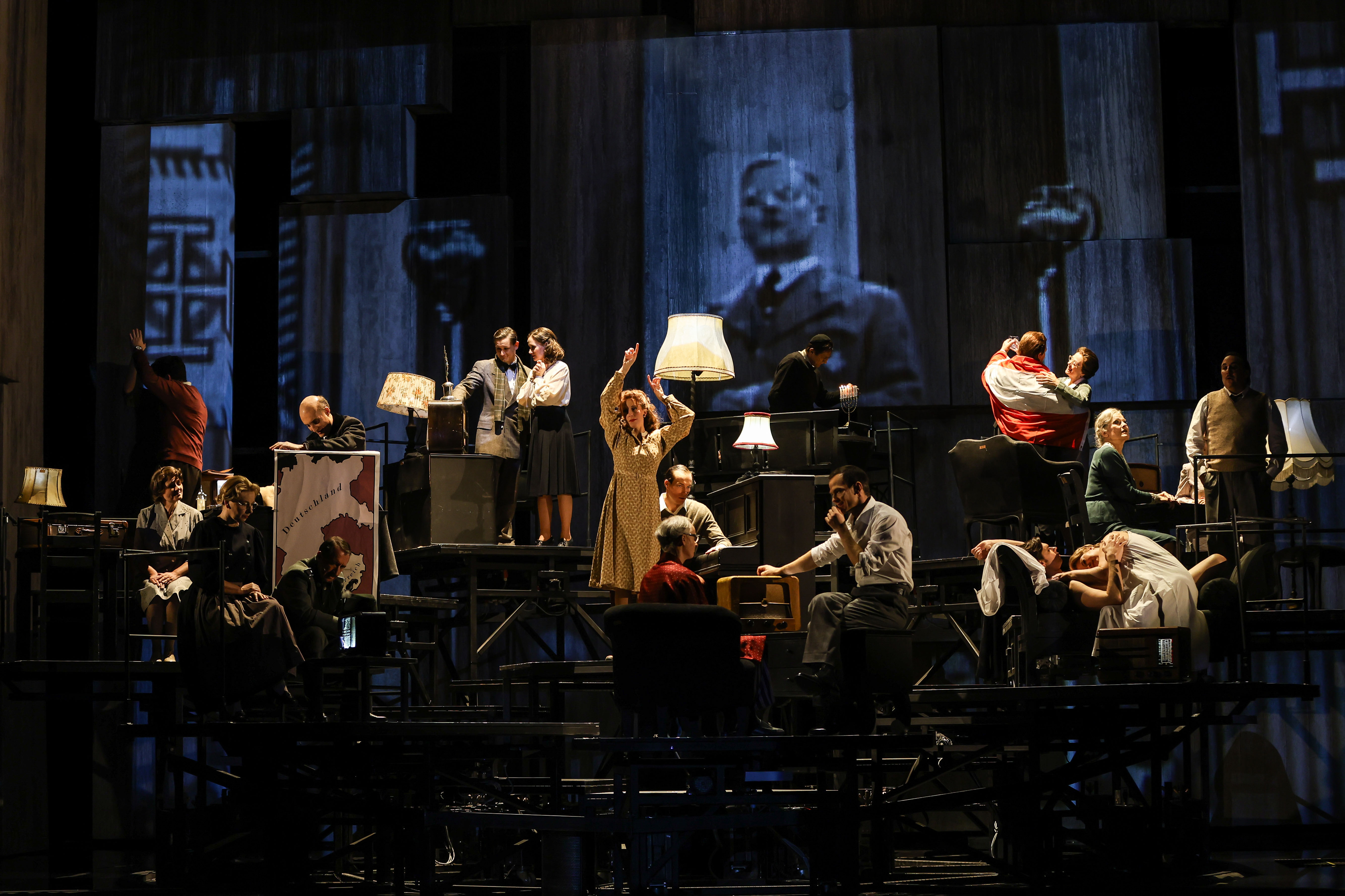 Scene photo from the play "Let's forget the world - Volksoper 1938". The ensemble performs a scene in a nightclub during the Nazi era.