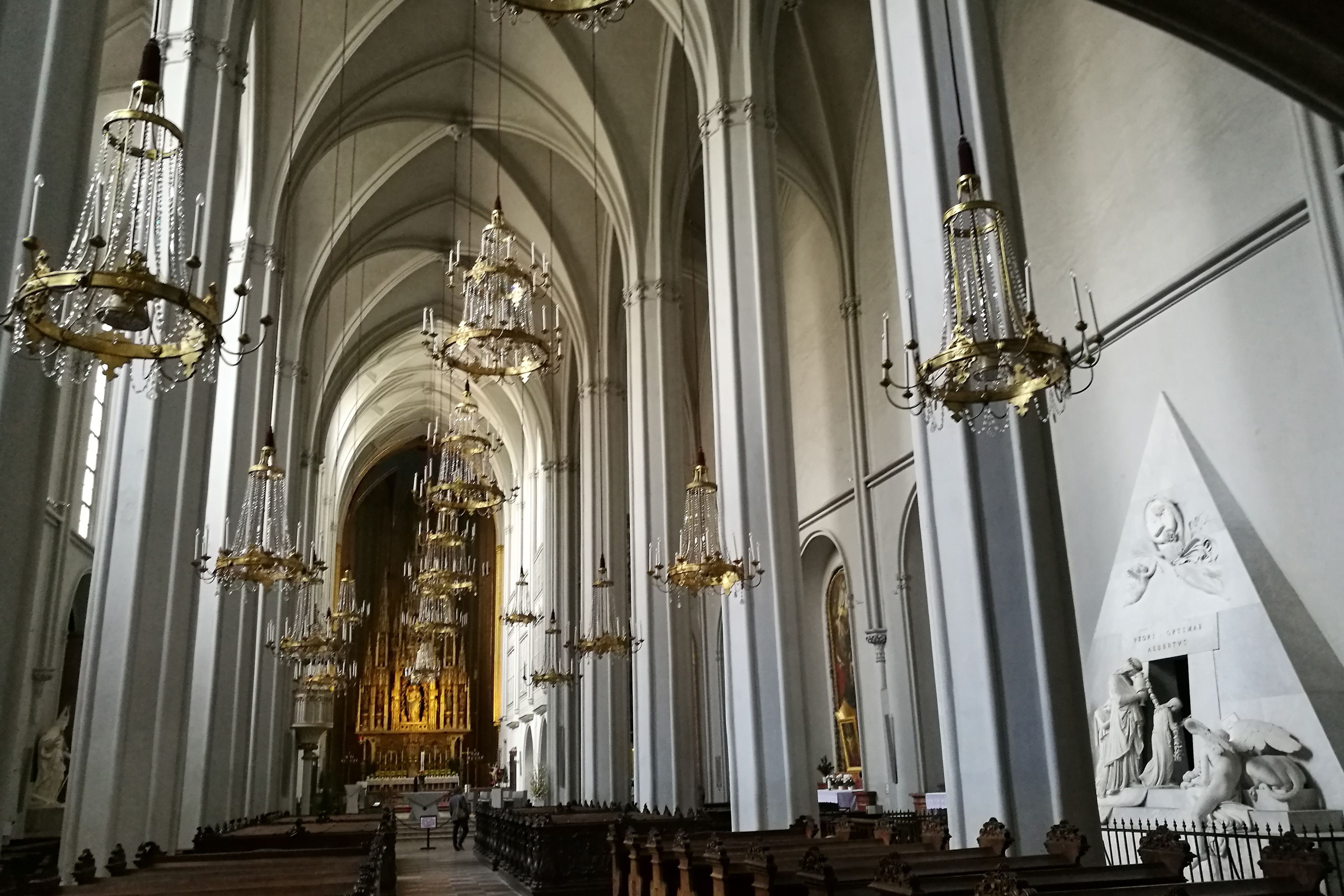 The photo shows the interior of the Gothic Augustinian Church in Vienna