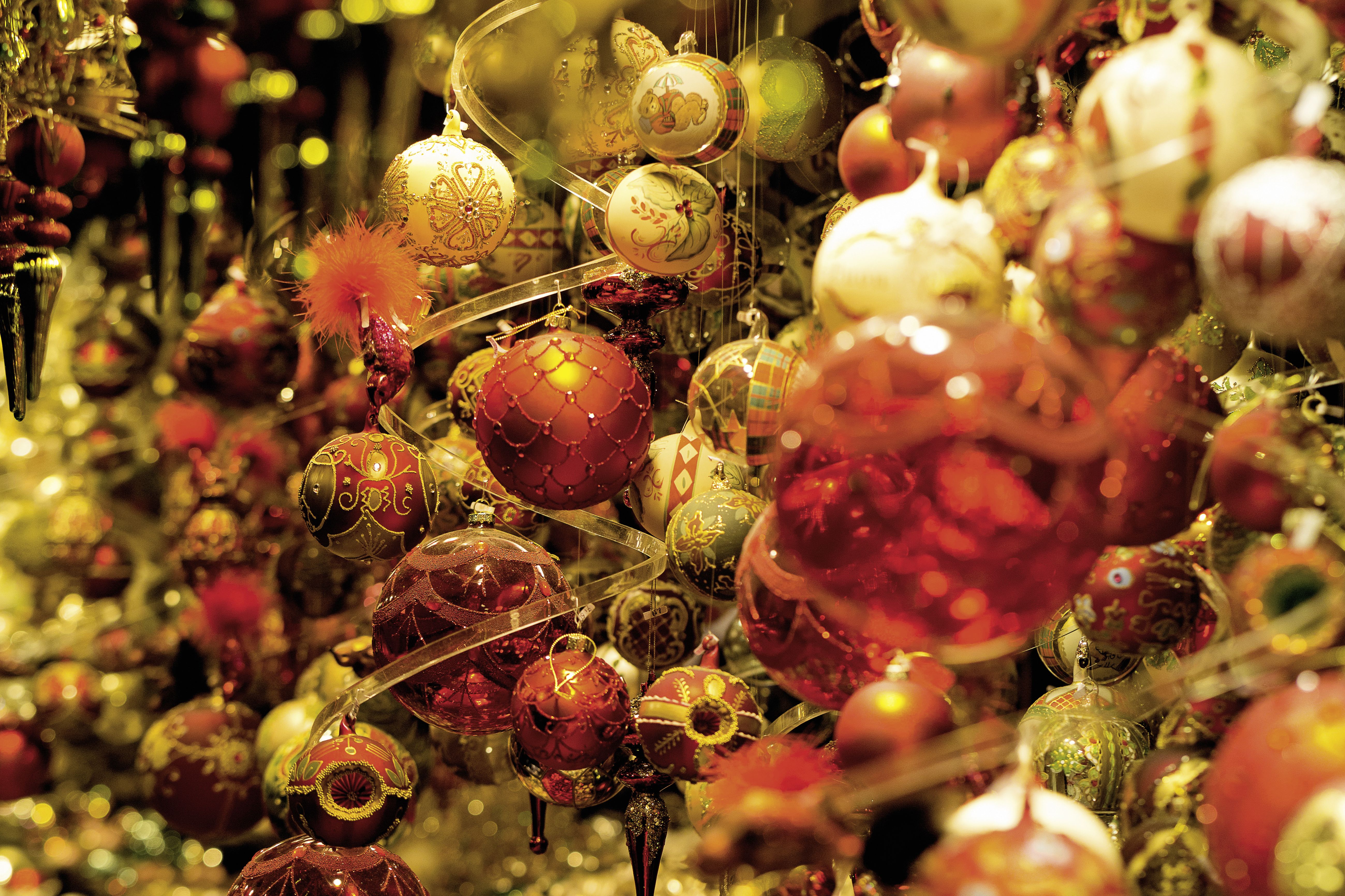 Weihnachts- und Christbaumkugeln 